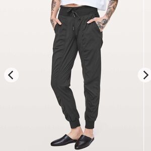 Lululemon Women’s Black Dance Studio Jogger Pants LW5BF6S Size 2